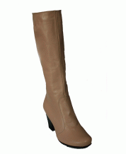 Стильные женские сапоги на каблуке из кожи пудра