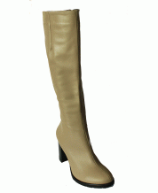 Стильные женские сапоги на устойчивом каблуке из натуральной темно бежевой кожи с разрезной союзкой